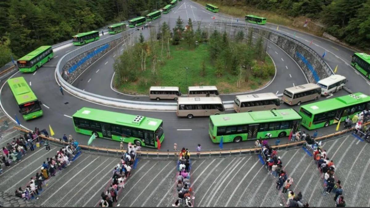 国庆7天接待游客24万人次却“完全不堵”，九寨沟这份“作业”该怎么抄？