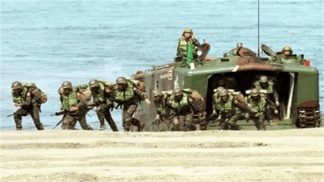 解放军硬生生“捣碎”第一岛链，台湾慌神，大搞闭门“兵推”