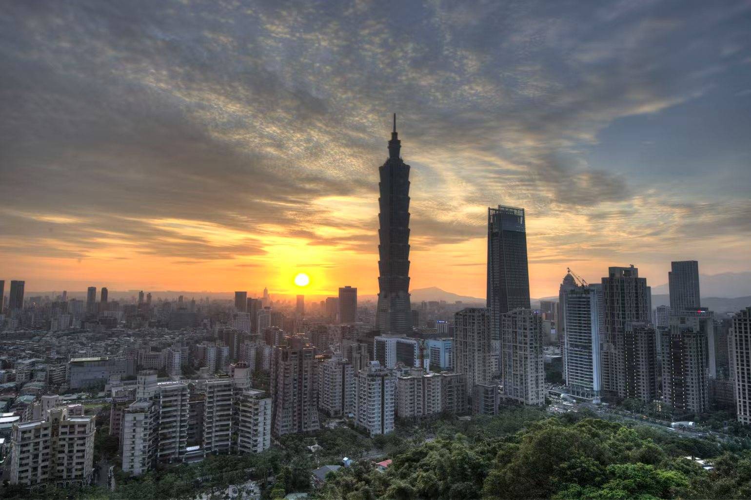 又踩红线？中美外长会晤之际，400美军秘密抵台！包括现役军官